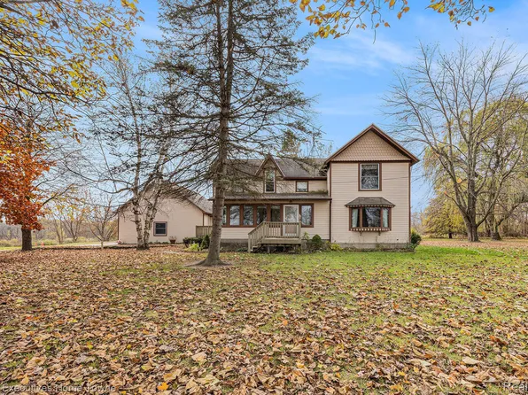 550 E Leonard Rd, Lakeville, MI 48367