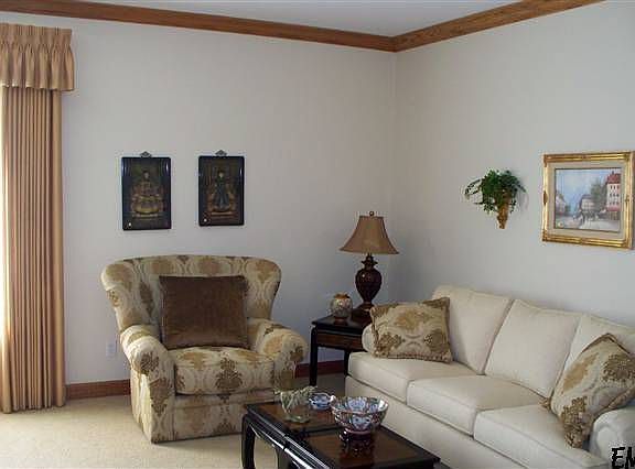 3rd image of 1107 Remington Ct