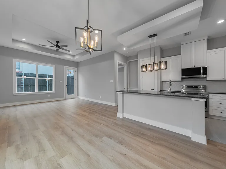 2818 Chicago St — Photo 10