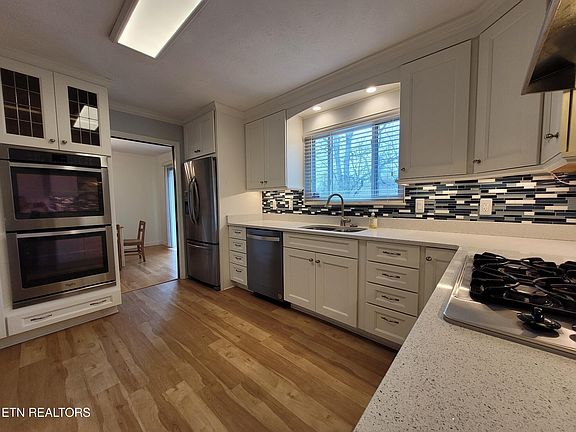 2nd image of 18 Moore Ln