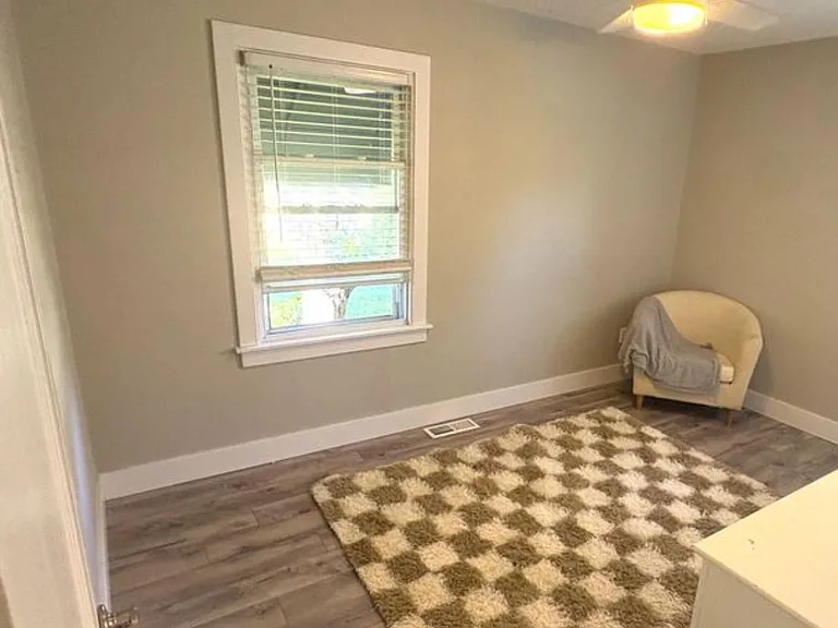 4014 Linwood Ave — Photo 9