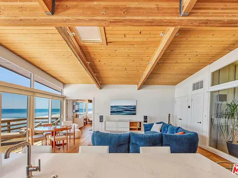 24246 Malibu Rd — Photo 8