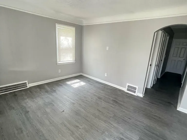 19505 Glastonbury Rd — Photo 2