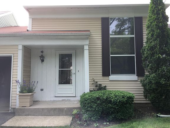 2nd image of 226 W Fairfield Ct