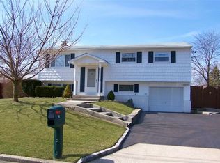 12 Buick Dr, Selden, NY 11784