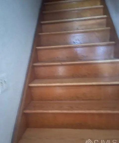 1160 Roosevelt Ave — Photo 9