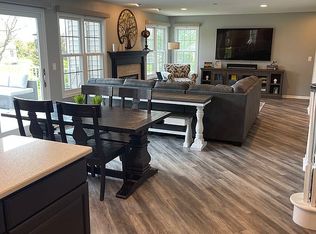 638 Heron Dr, Mukwonago, WI 53149