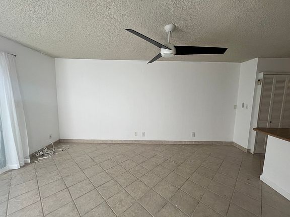 3rd image of 75-6124 Alii Dr #105