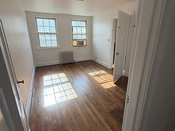 2nd image of 2303 Fontaine Ave #4