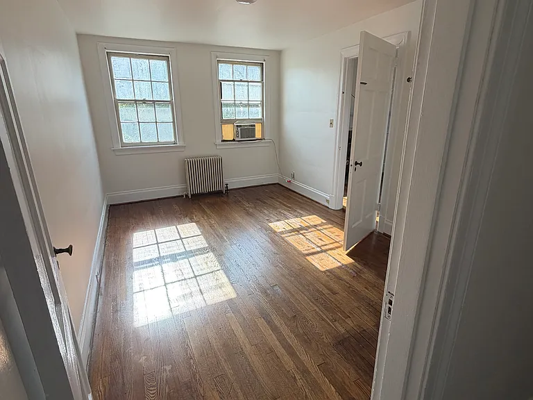 2303 Fontaine Ave #4 — Photo 2