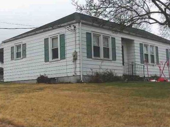 3rd image of 113 W Pine St