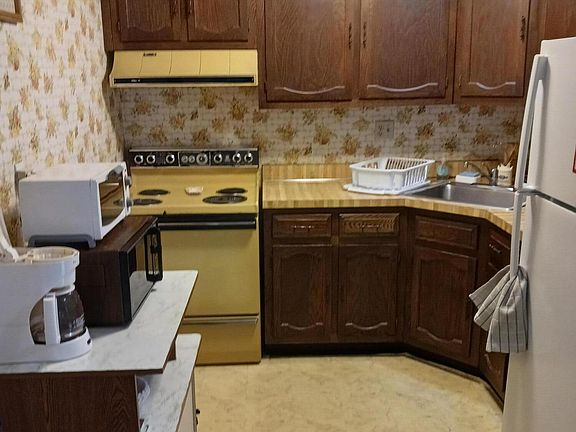 2nd image of 79 Cambridge Circle #B