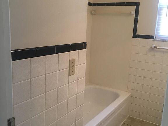 5th image of 920 E Markwood Ave APT A09