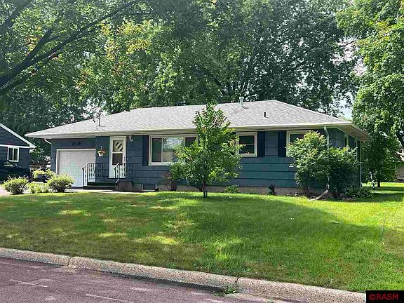 3rd image of 106 S Black Eagle Dr