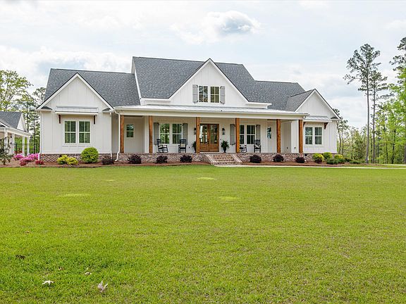 3rd image of 665 Smith Oaks Drive