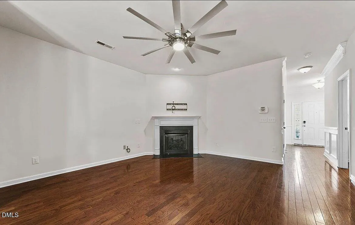 3 bed, 2.5 bath, $2,095 — Photo 4