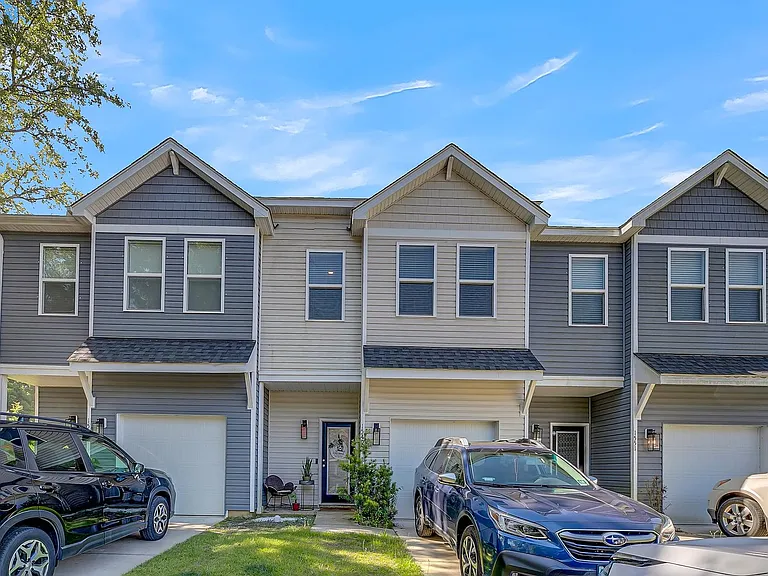 1549 Evergreen St — Photo 3