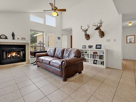 4th image of 102 N Pitchfork Dr