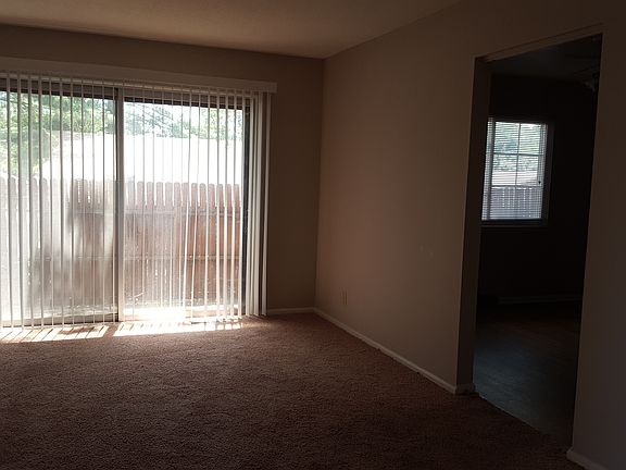 3rd image of 707 W 101st Ter