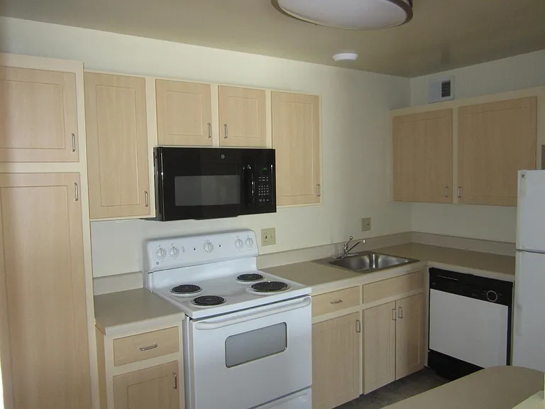 5085 Mansfield Ave — Photo 3