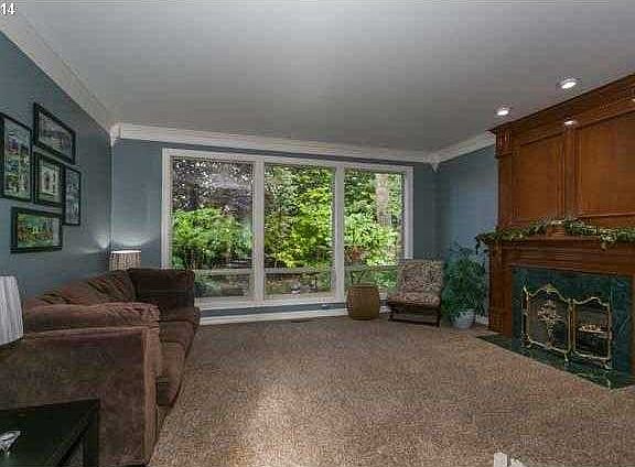 3rd image of 2083 Wellington Dr