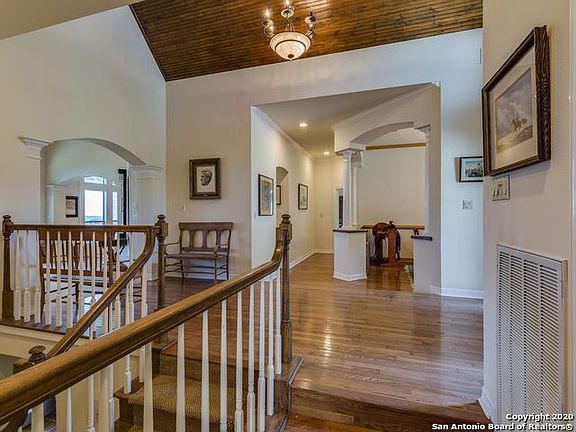 5th image of 104 Tapatio Dr W