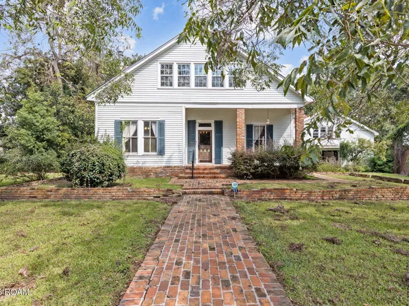 703 E Saint Victor St, Abbeville, LA 70510