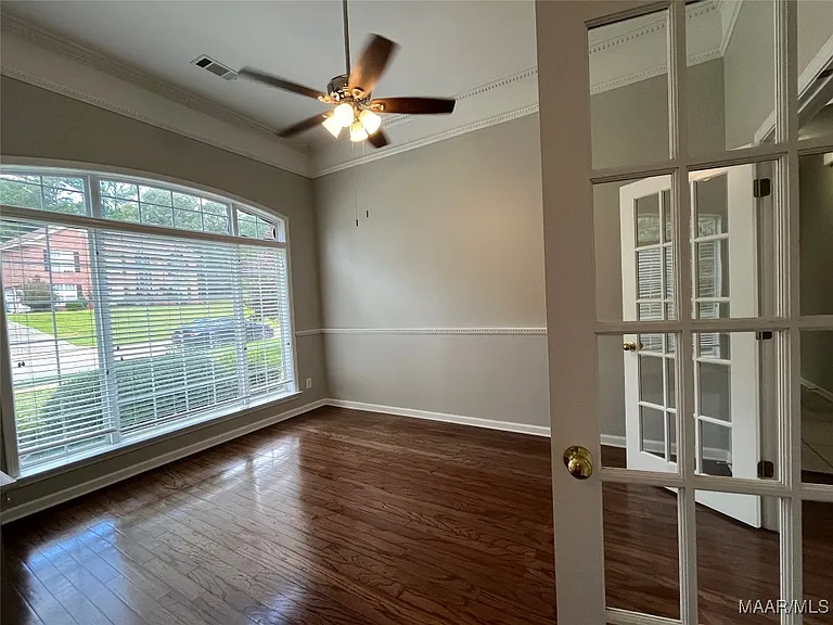 704 Emerald Dr — Photo 7