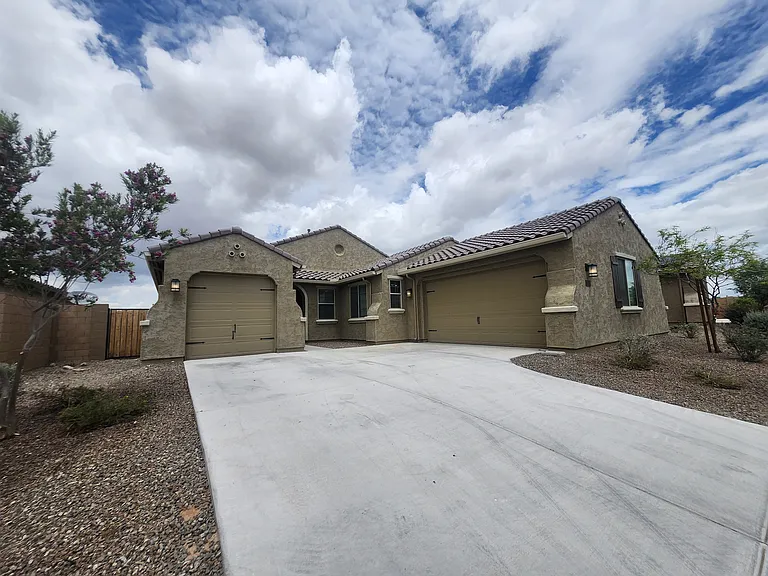 18380 W Sandlewood Dr — Photo 2