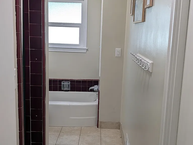 162 S 16th Pl — Photo 7