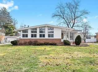 17186 Dolores St, Livonia, MI 48152