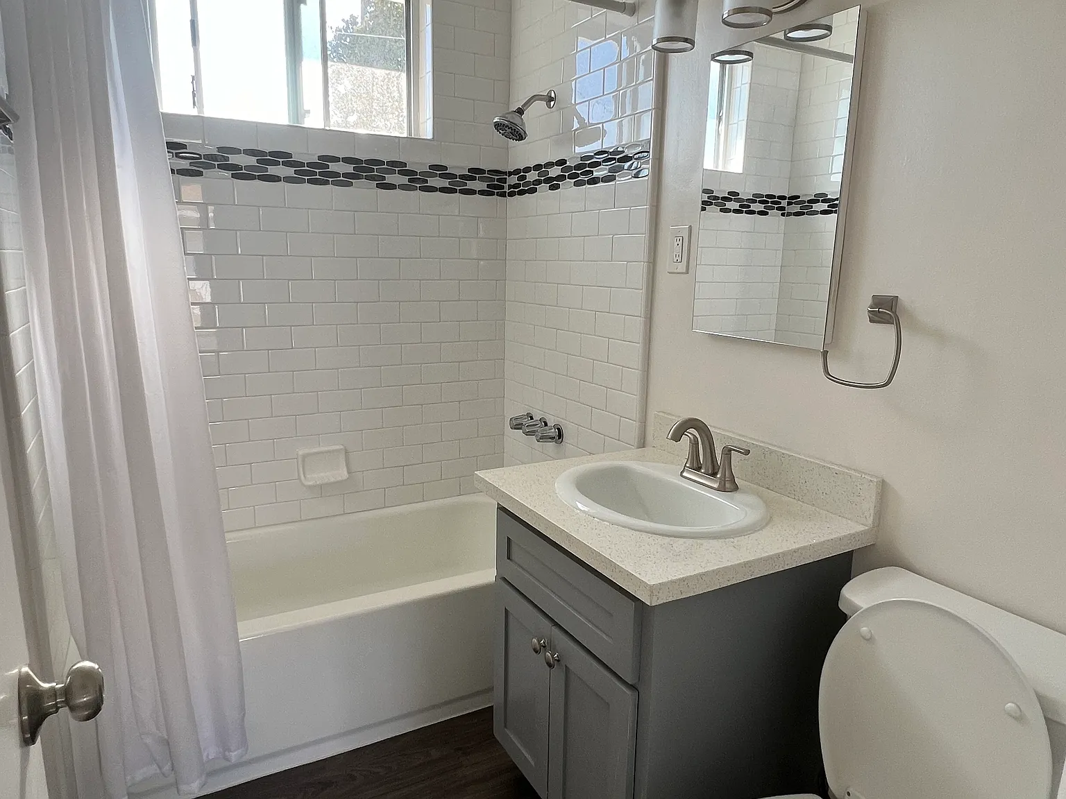 2 bed, 700 sqft, $2,150 — Photo 2