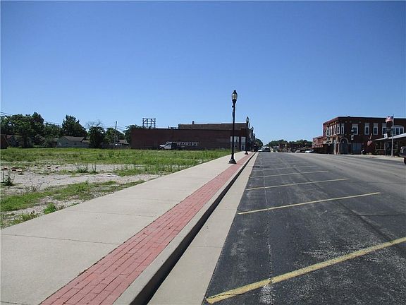 2nd image of 317 S Main St