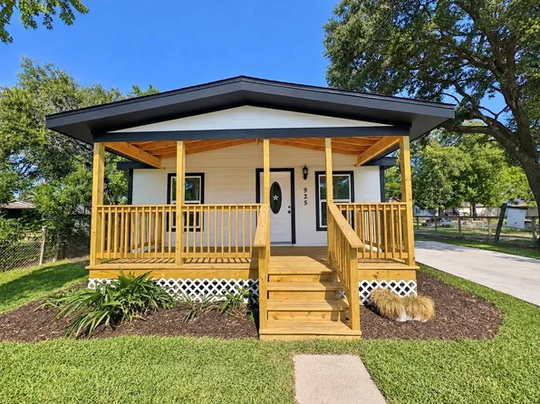 925 Joseph St, Pasadena, TX 77506