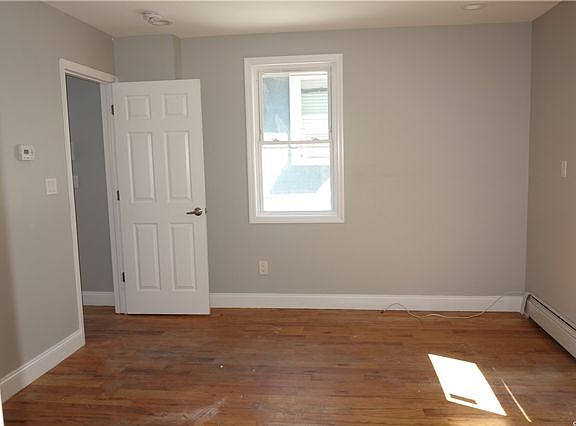 4th image of 60 Wisconsin St APT 5
