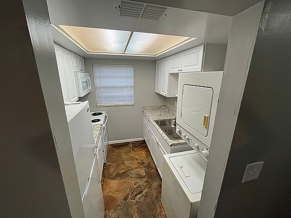 2nd image of 2405 SE 16th Ave