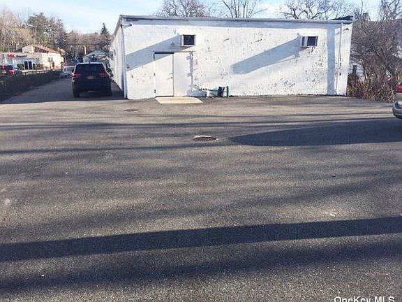 5th image of 196 W Main St