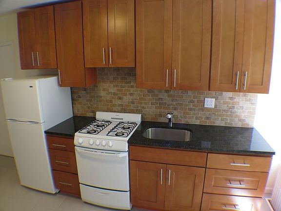 4th image of 216 E 5th St APT 5