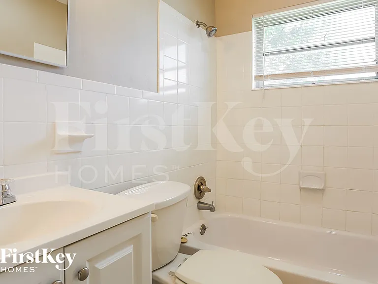 1565 NW 6th Ave — Photo 16