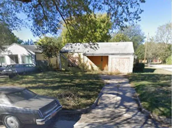 2301 S Santa Fe St, Wichita, KS 67211
