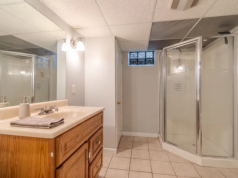3224 N Altadena Ave — Photo 11