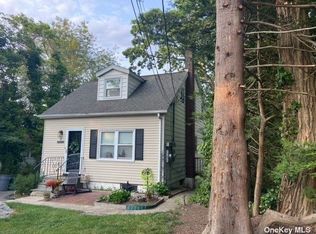 31 Brightwaters Dr, Sound Beach, NY 11789