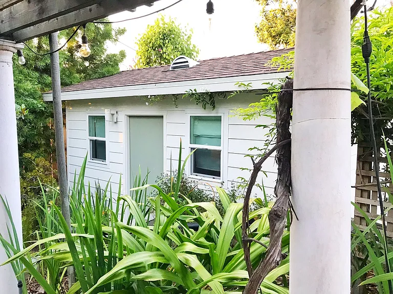 Sanborn Ave — Photo 20