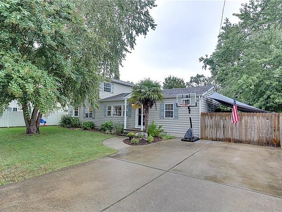 3rd image of 4820 Lake Dr