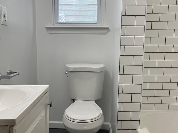 2nd image of 4333 Lanza Ave #1