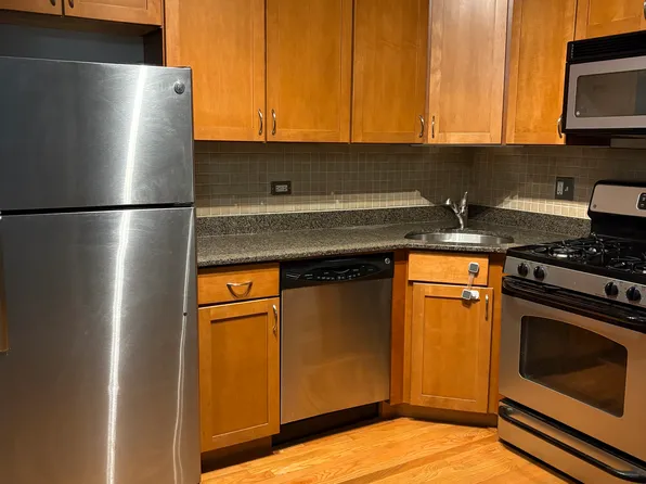1347 W Eddy St APT 204, Chicago, IL 60657