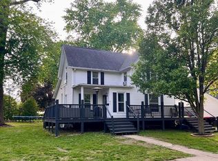 615 Market St, Henry, IL 61537