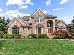 22390 Diamond Ct, Farmington Hills, MI 48335