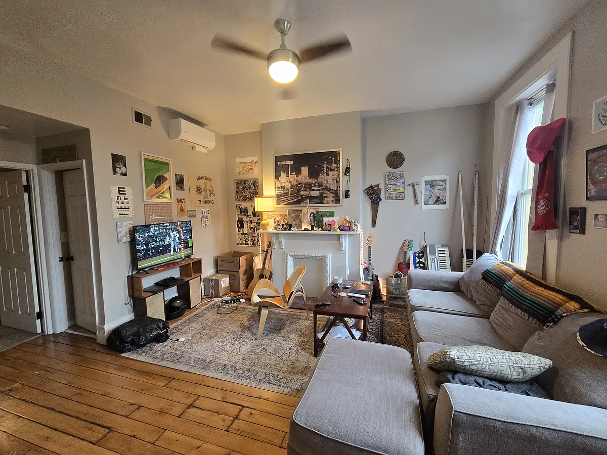 Building Photo - 1304 Buena Vista St #2
