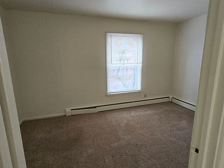 Mulford Park Apartments — Photo 4